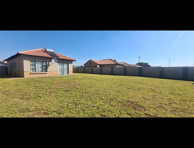 3 BEDROOM APARTMENT FOR SALE IN HEXRIVIER LIFESTYLE ESTATE